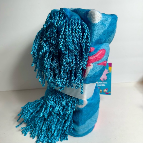 NWT. Disney Character Blanket throw Madly Mischievous by Lewis Whitman artist. - Picture 4 of 9